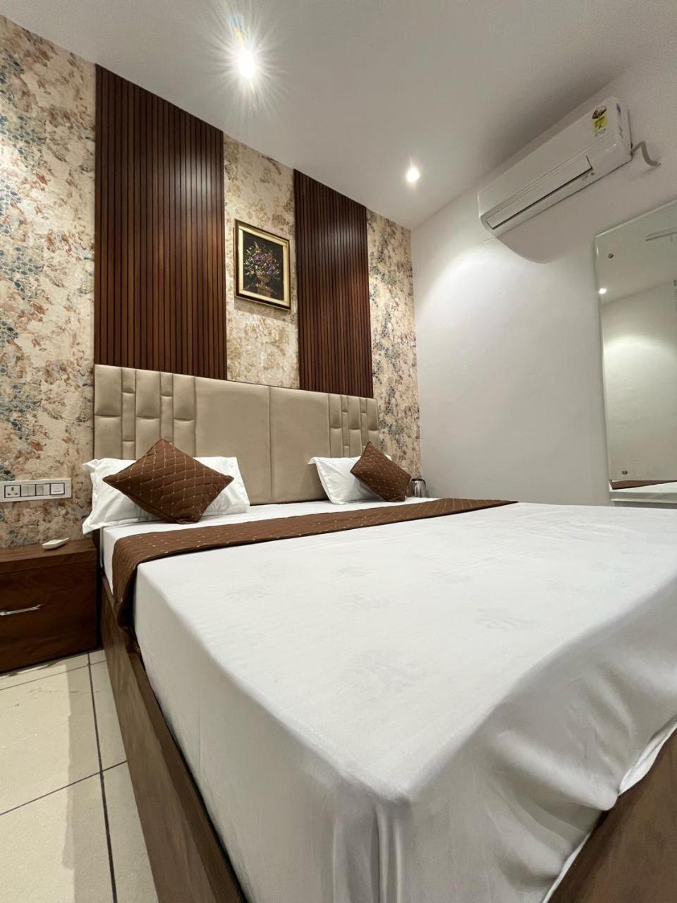 Hotel Platinum Inn ルディヤーナー エクステリア 写真